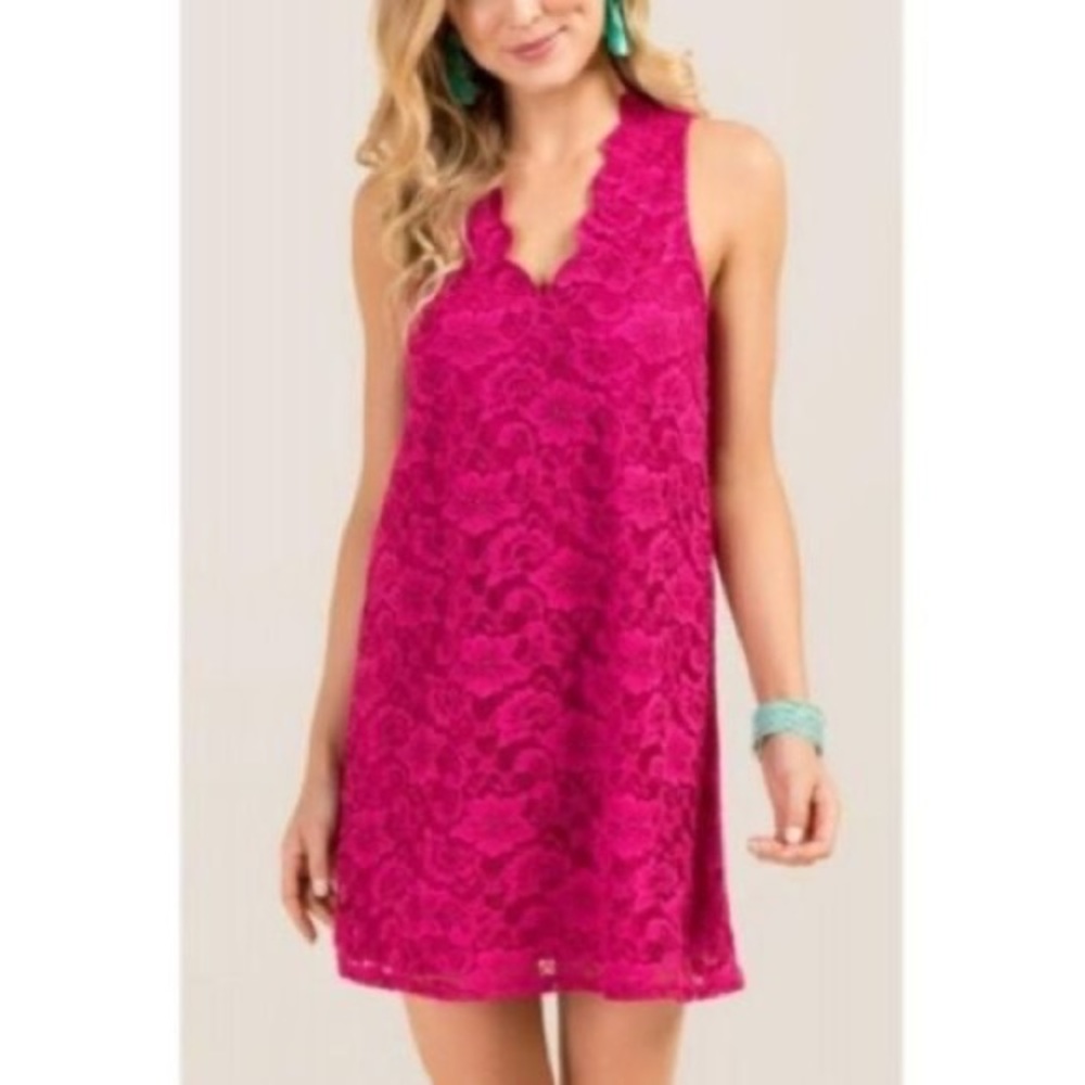 FRANCESCA’S Scallop Open Back Lace Shift Dress